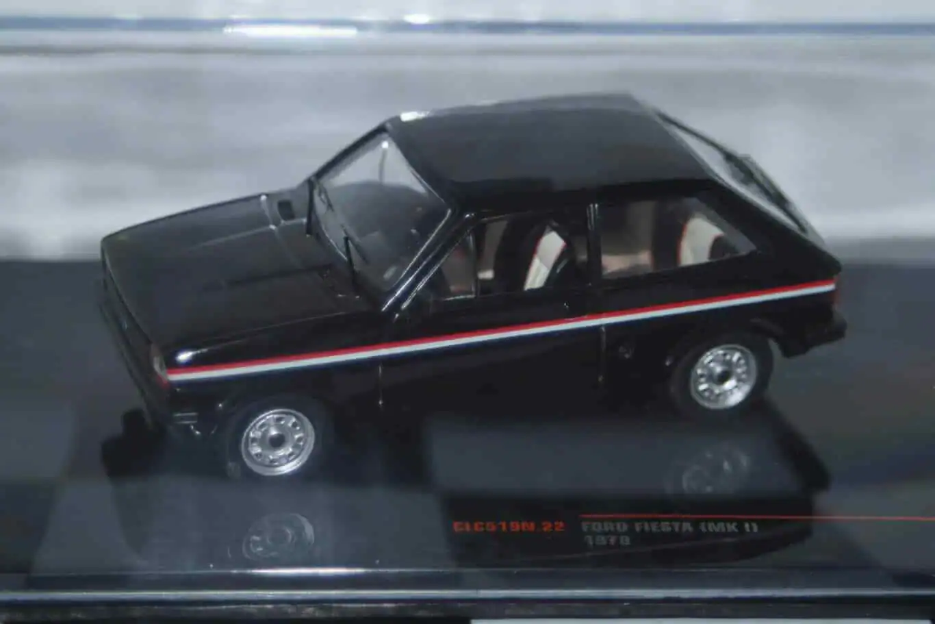Ixo ford fiesta mk1 black 1978 clc519n.22 1:43