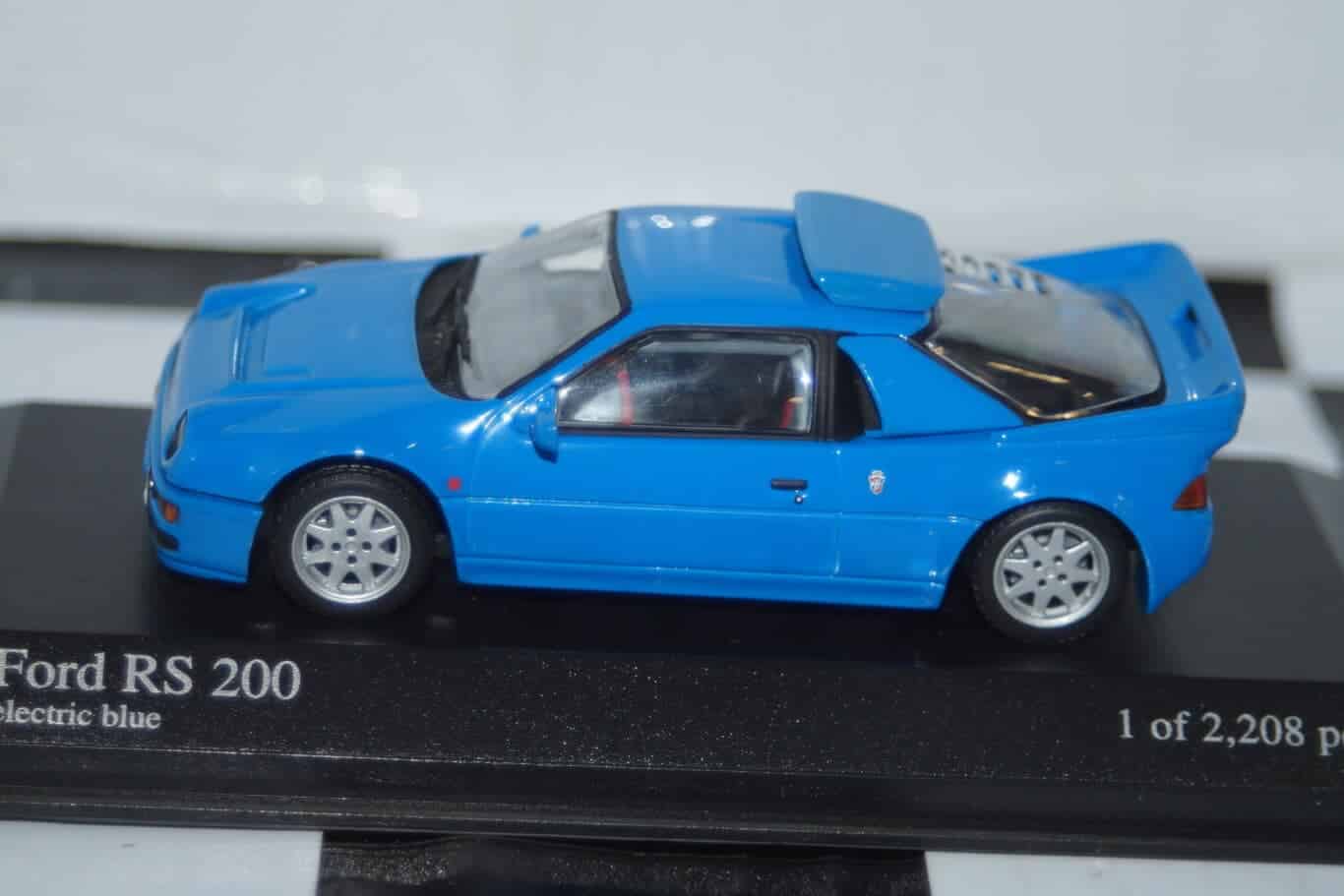 Minichamps ford rs 200  1986 in blue 1/43rd 430 080202