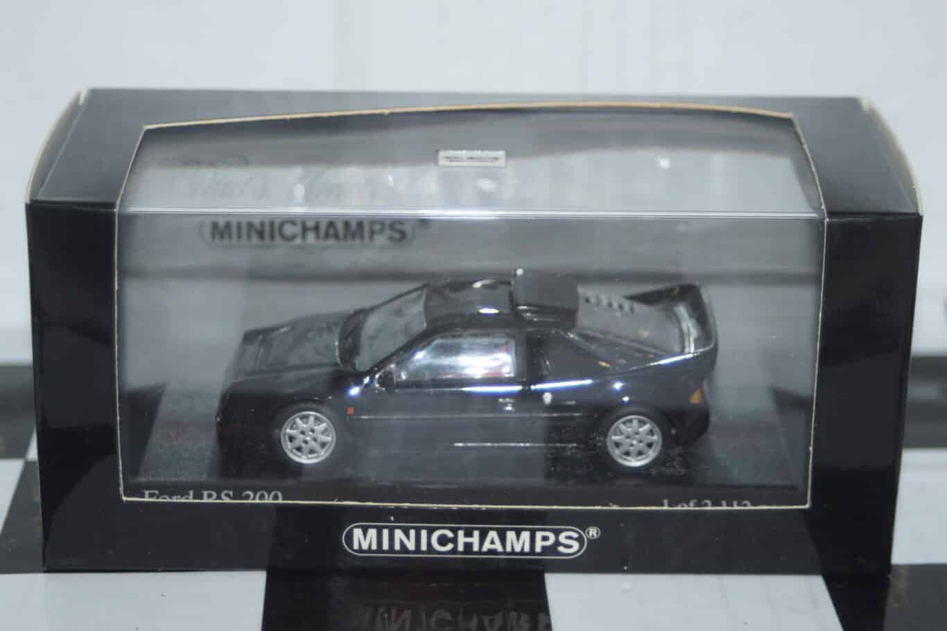 Minichamps ford thunderbird in black 2002 1/43rd 400 082131