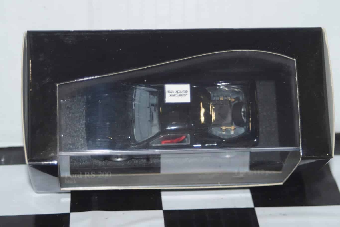 Minichamps ford thunderbird in black 2002 1/43rd 400 082131