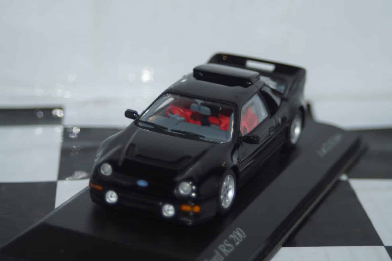 Minichamps ford thunderbird in black 2002 1/43rd 400 082131
