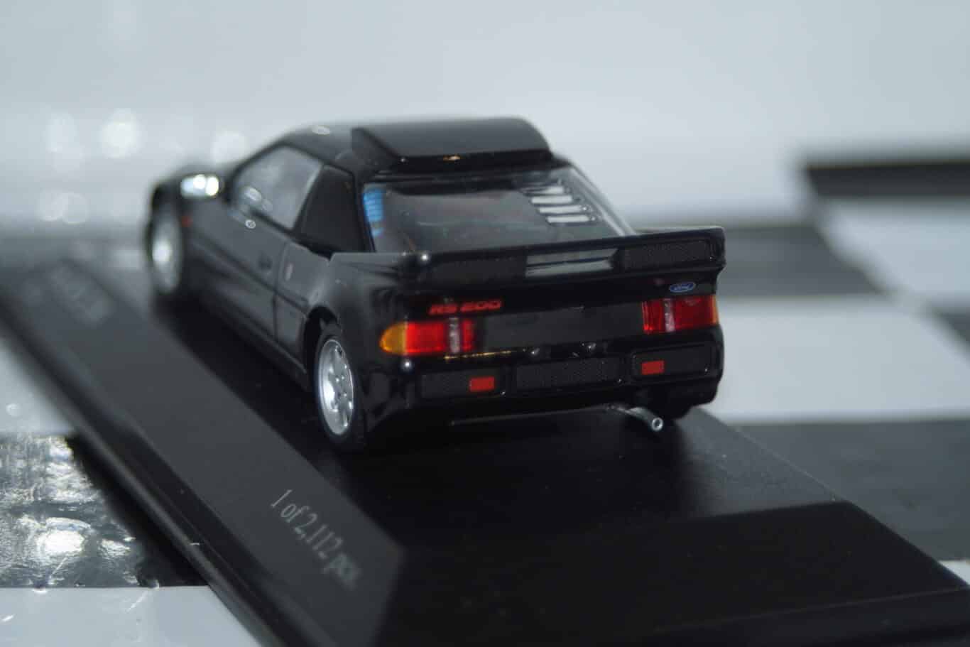 Minichamps ford thunderbird in black 2002 1/43rd 400 082131