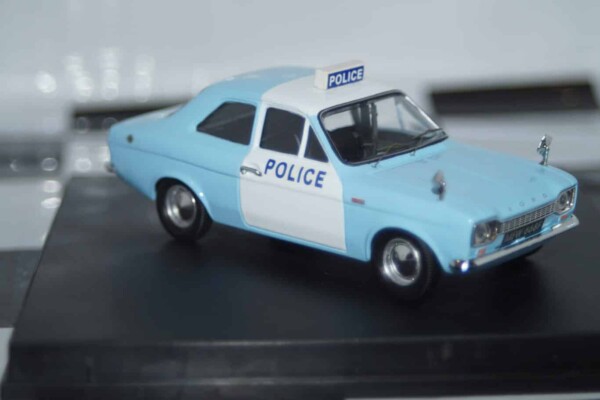 Trofeu ford escort mk1 1300gt "panda" police car 1:43rd 523