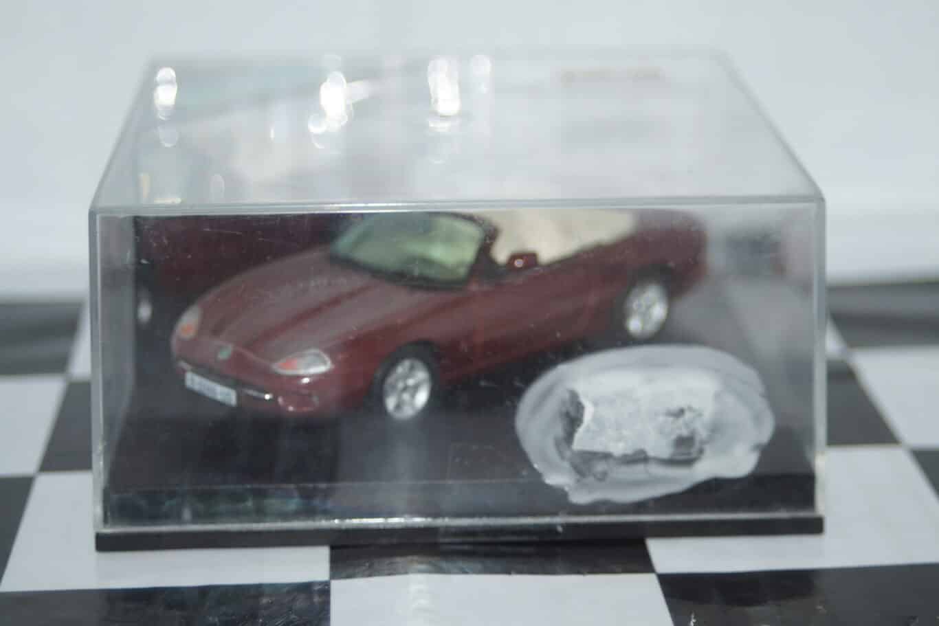 Vitesse jaguar xk8 convertible 1999 metallic red vmc046 1:43 no sleeve