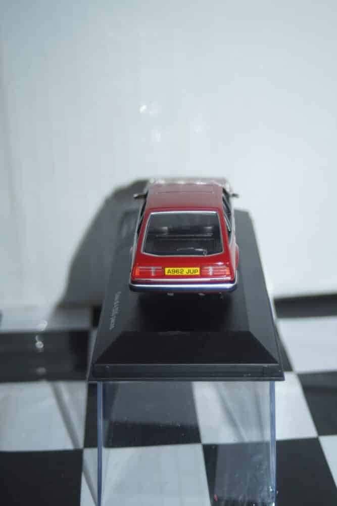Vanguards rover sd1 taraga red va09002