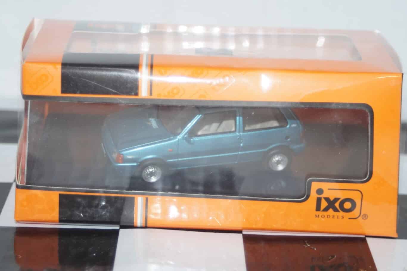 Ixo fiat uno 1993 metallic blue  clc524n  1/43rd