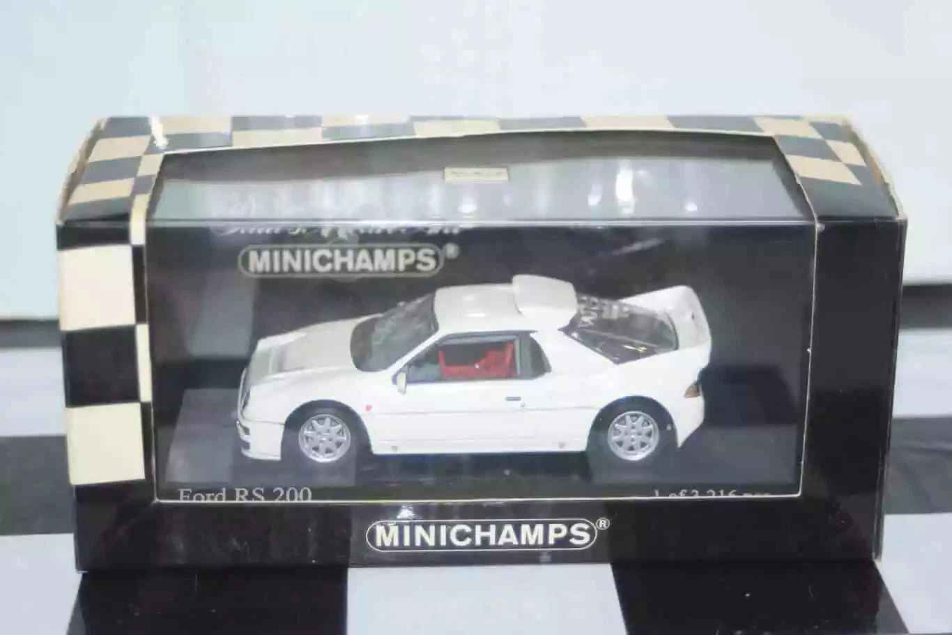Minichamps ford rs 200 1986 in white 1/43rd 430 080200