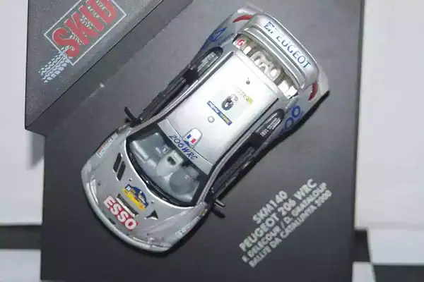 Vitesse skid peugeot 206 wrc catalunya rally f.delacour #9 2000 skm140