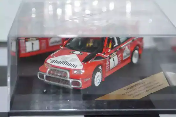 Vitesse skid mitsubishi lancer evo vi safari kenya rally #1 1999 makinen skm99051