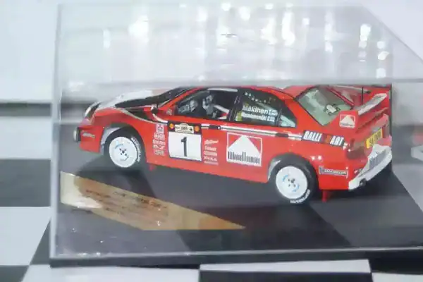Vitesse skid mitsubishi lancer evo vi safari kenya rally #1 1999 makinen skm99051