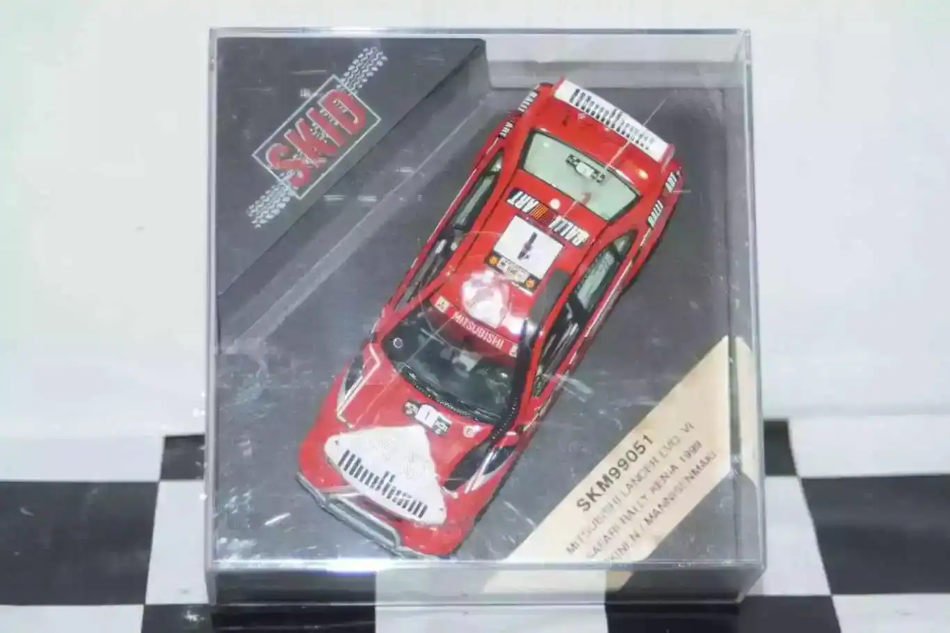 Vitesse skid mitsubishi lancer evo vi safari kenya rally #1 1999 makinen skm99051