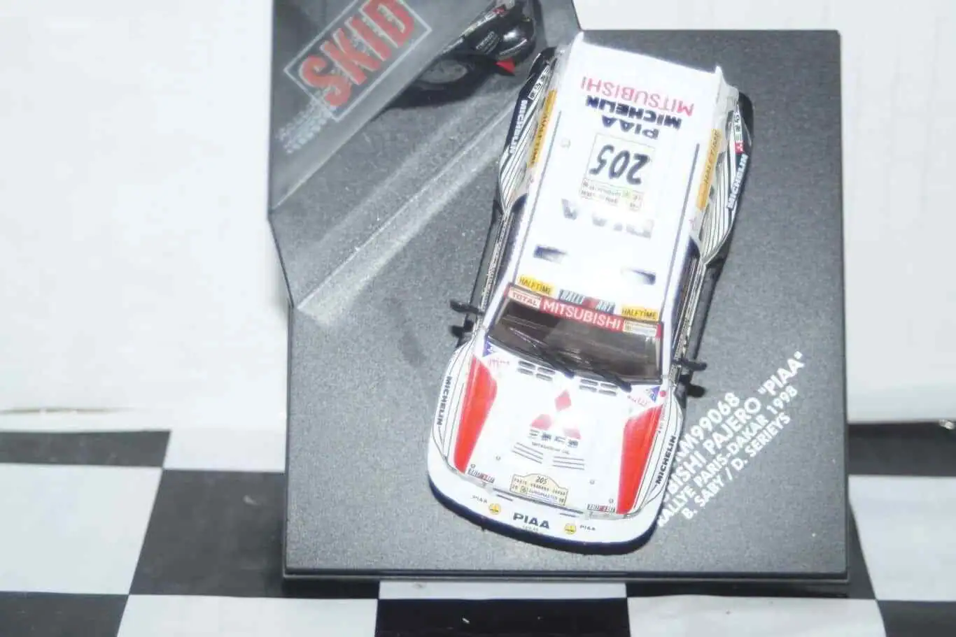 Vitesse skid mitsubishi pajero 'piaa' rally paris dakar #205 1998 b.saby skm99068