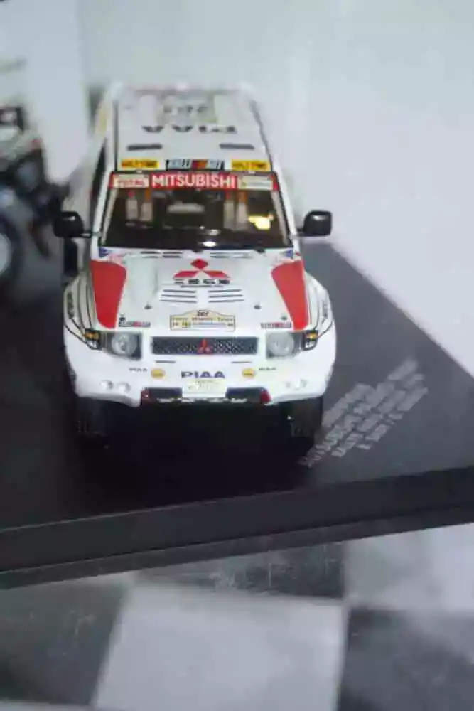 Vitesse skid mitsubishi pajero 'piaa' rally paris dakar #205 1998 b.saby skm99068