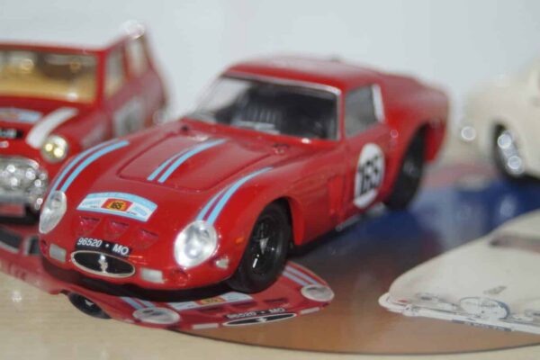 Corgi jaguar 2.4 mk2 inspector morse in maroon  ref 01803 1/43rd