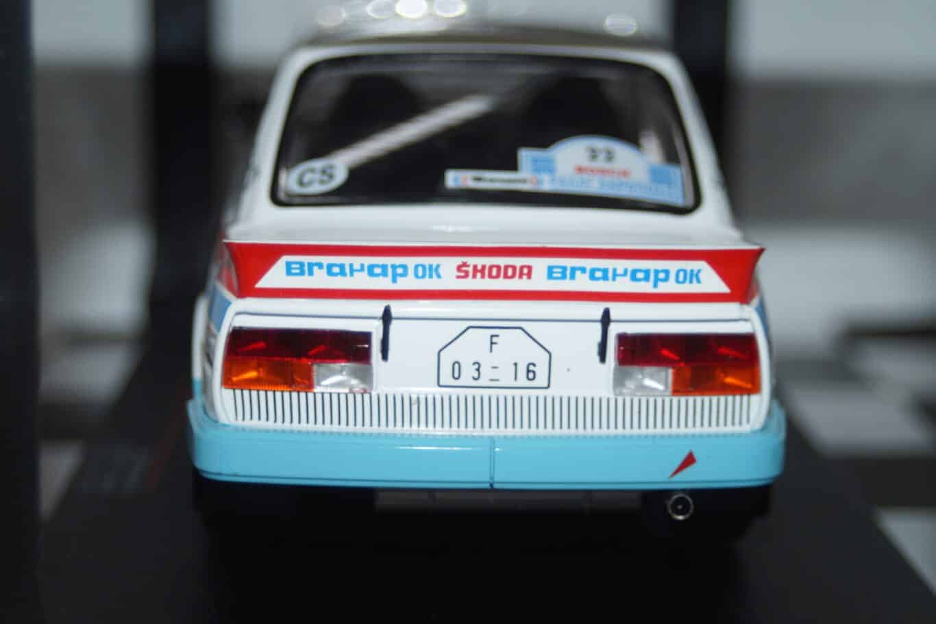 Ixo skoda 130lr rally acropolis #22 s.kvaizar 1986 1:18 ref 18rmc157b.22