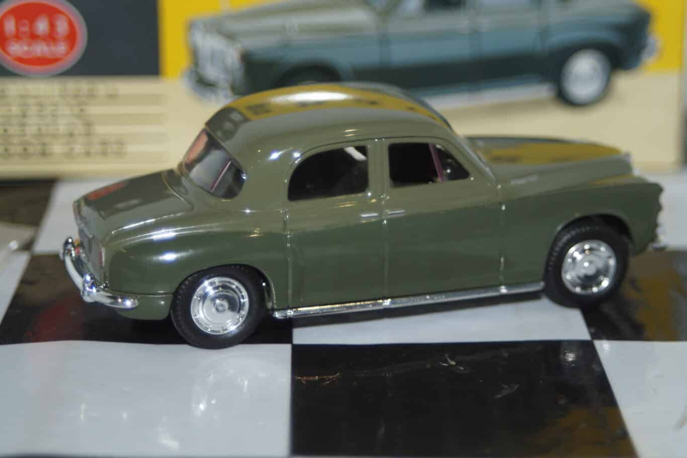 Vanguards rover p4 blue grey va19004 in 1/43rd