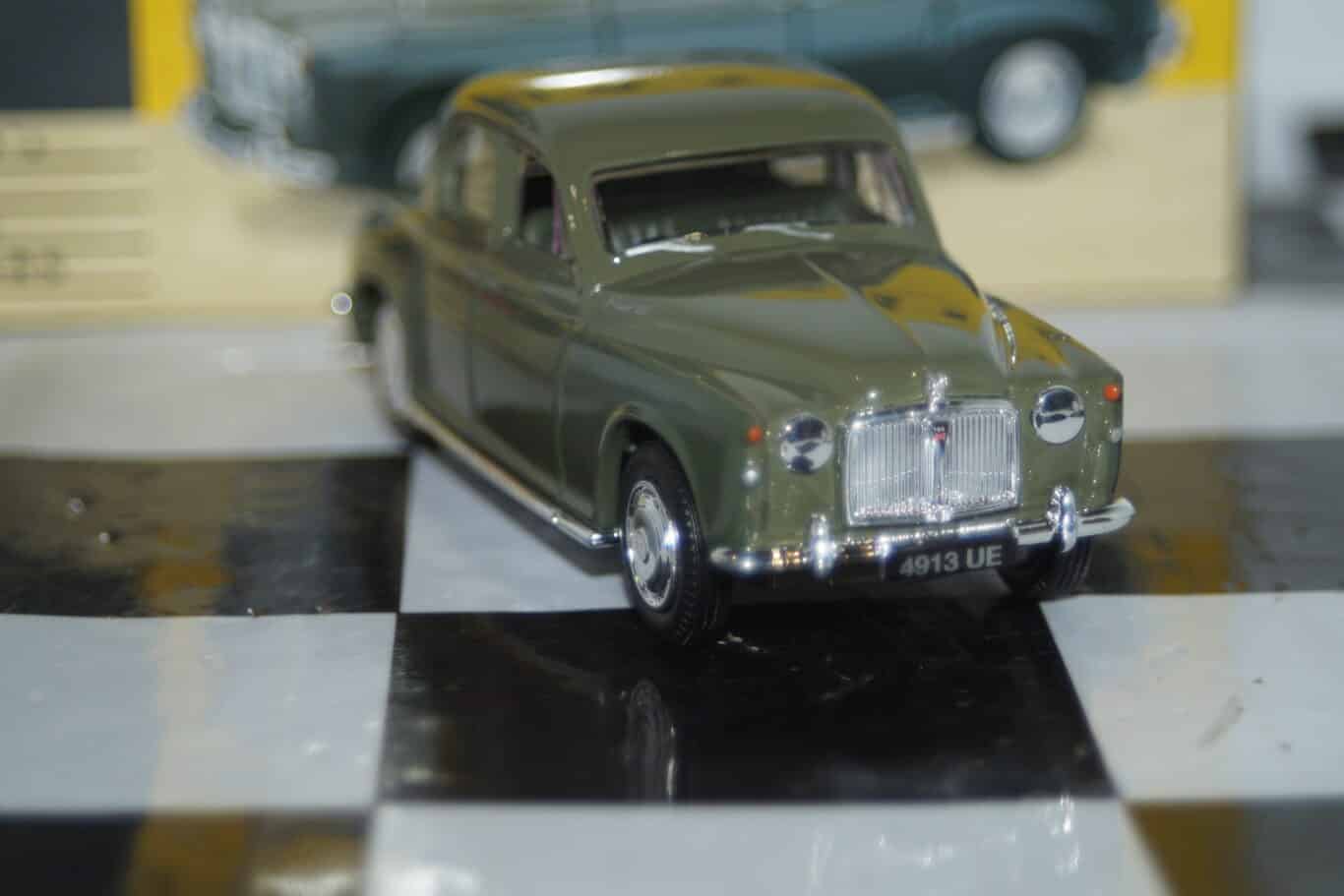 Vanguards rover p4 blue grey va19004 in 1/43rd