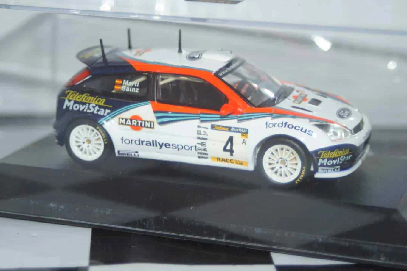 Ixo ford focus wrc catalunya rally 2002 sainz #4 rally car collection 1/43rd wrong sleeve