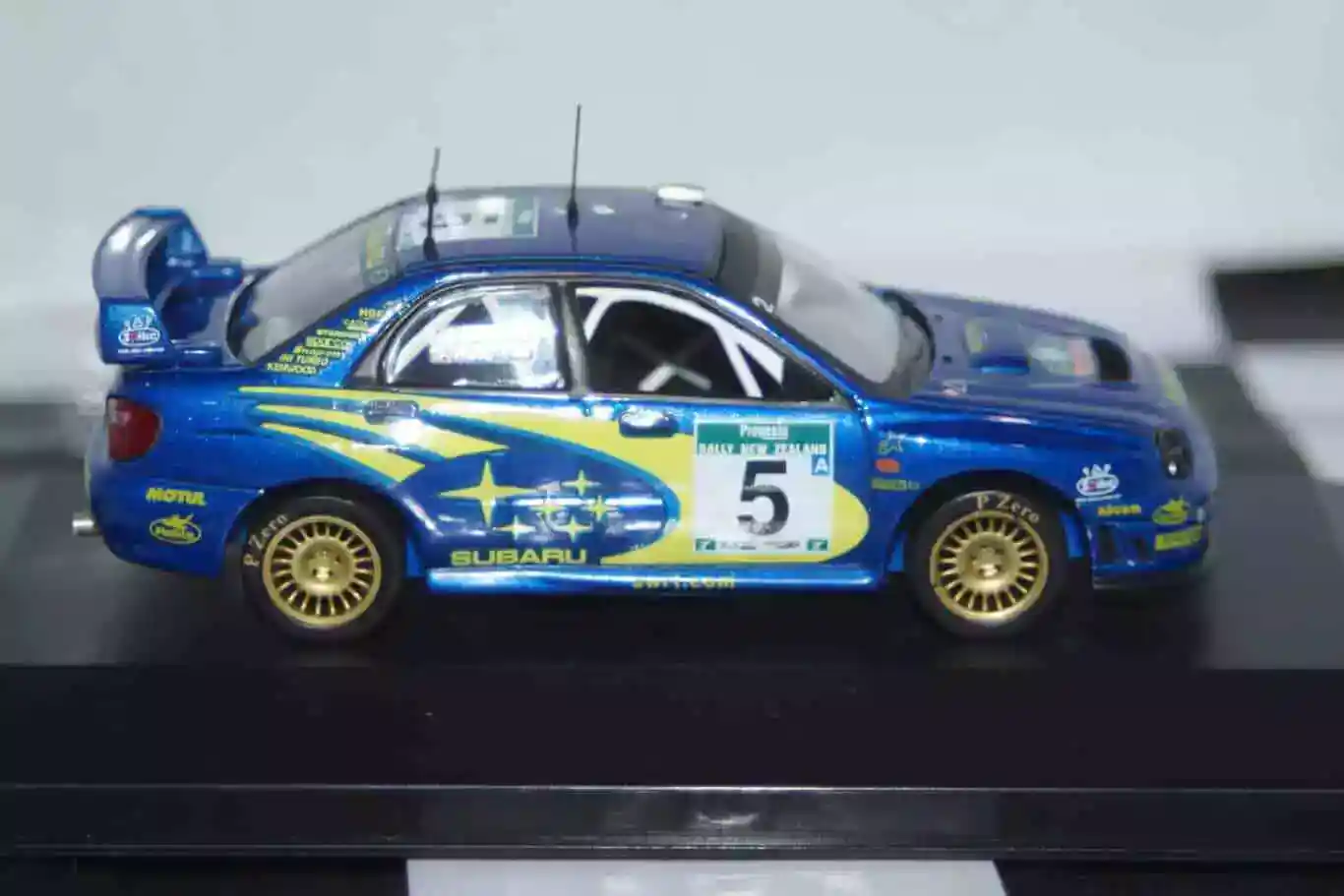 Ixo subaru impreza wrc new zealand rally 2001 burns #5 rally car collection 1/43rd