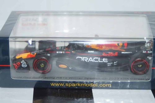 Spark oracle red bull racing rb19 winner spanish gp 2023 1:43 resin s8910