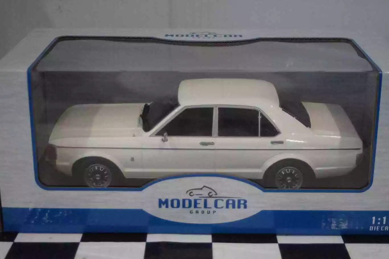 Model car group ford granada mk1 white 1975 rhd uk exclusive mcg18469
