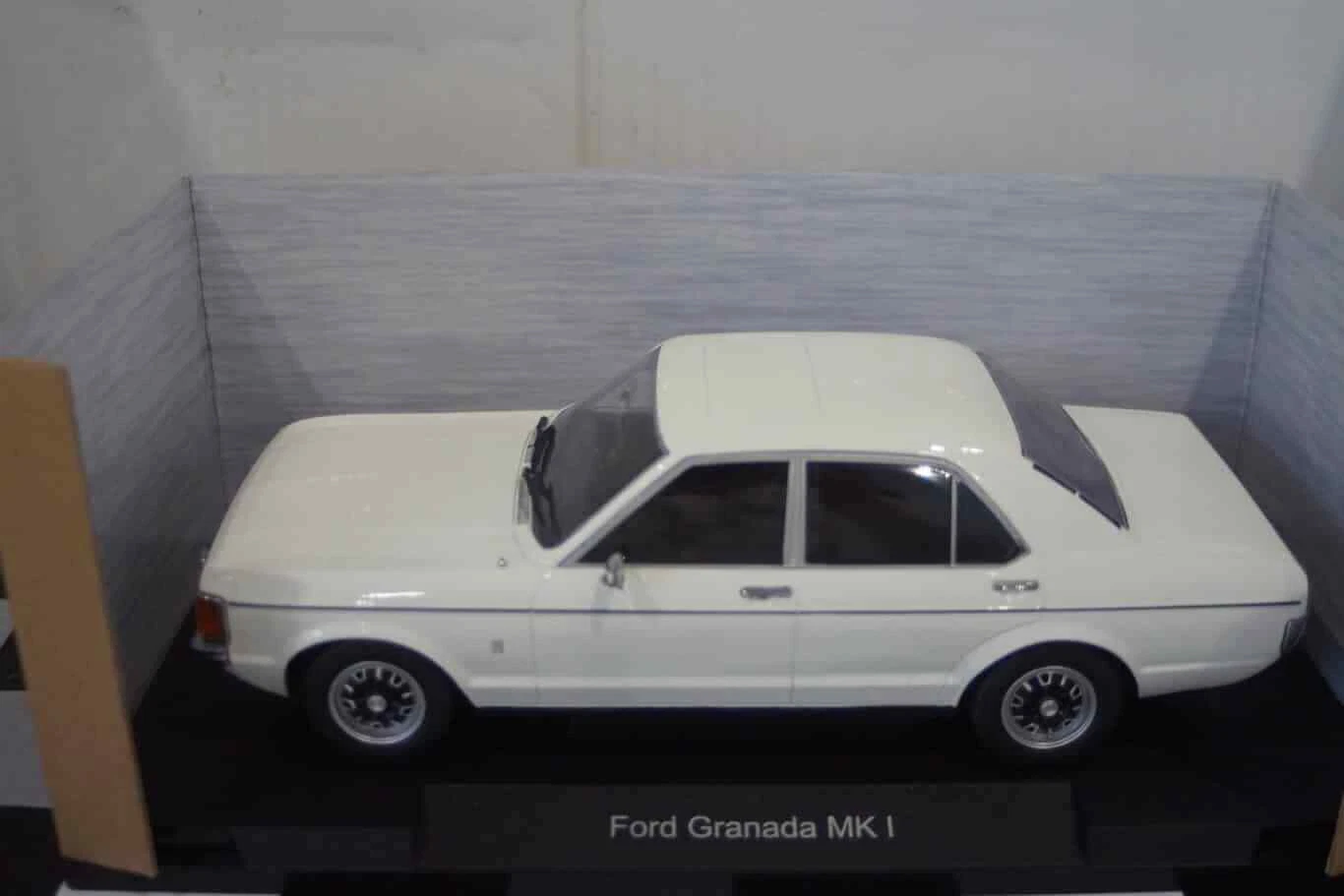 Model car group ford granada mk1 white 1975 rhd uk exclusive mcg18469