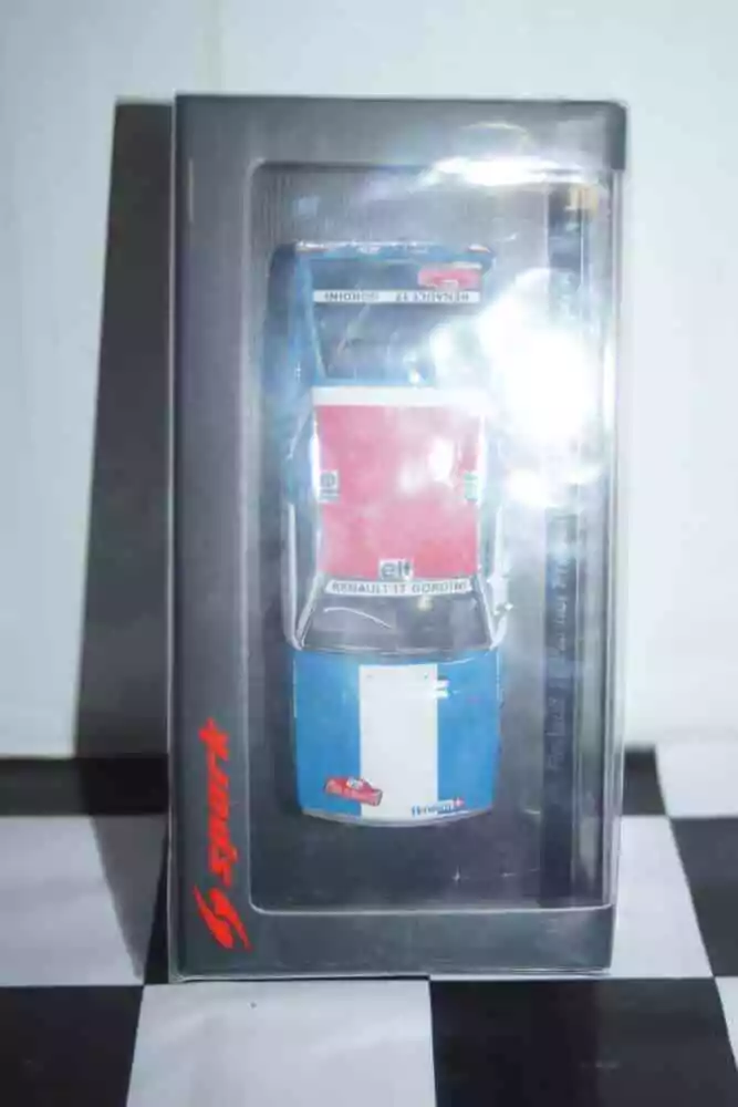 Spark renault 17 winner pres on regardless rally 1974 #12 1:43 ref s6444