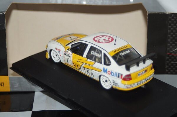 Onyx vauxhall vectra btcc 1996 cleland 1:43 scale xt003 signed