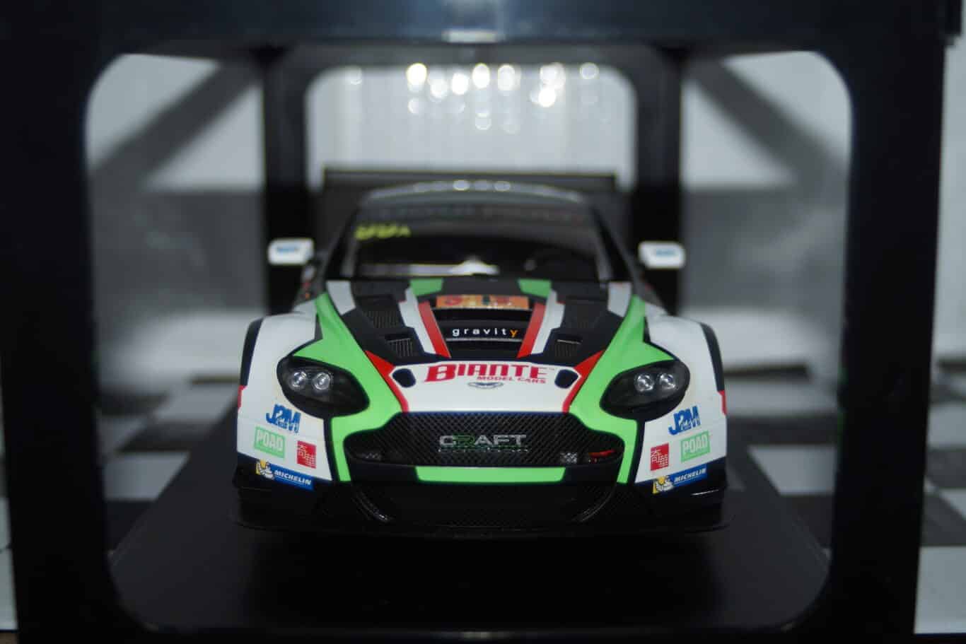 Autoart aston martin vantage 12hr endurance 2015 #99a 1:18 scale 81507