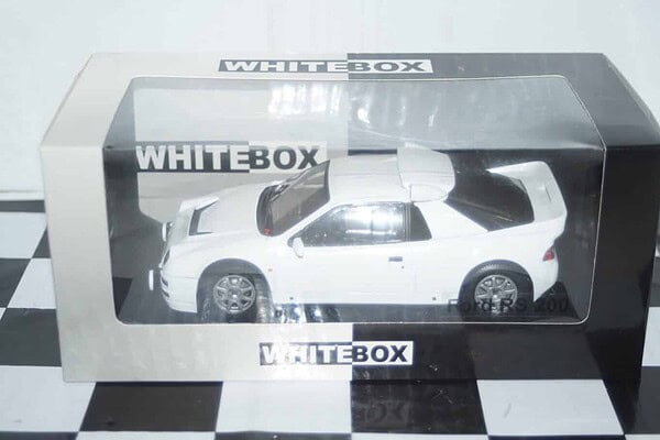 Whitebox ford rs 200 white 1:24 wb124211
