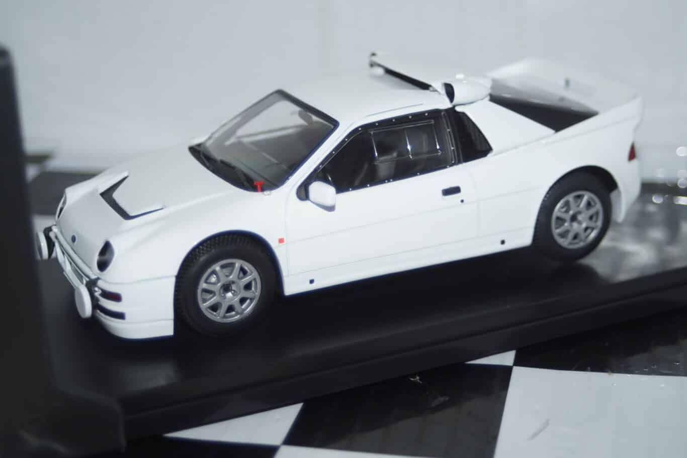 Whitebox ford rs 200 white 1:24 wb124211