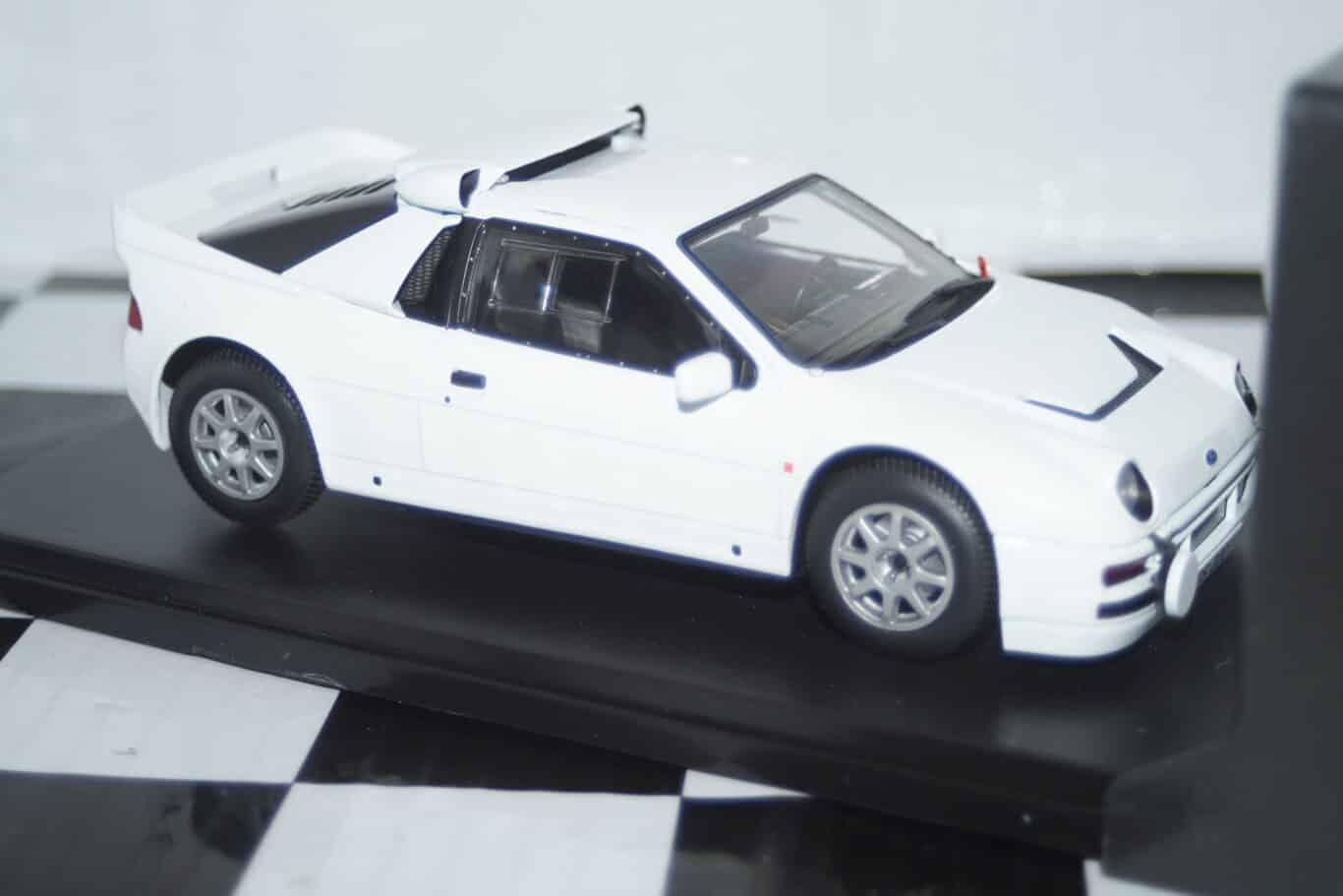 Whitebox ford rs 200 white 1:24 wb124211