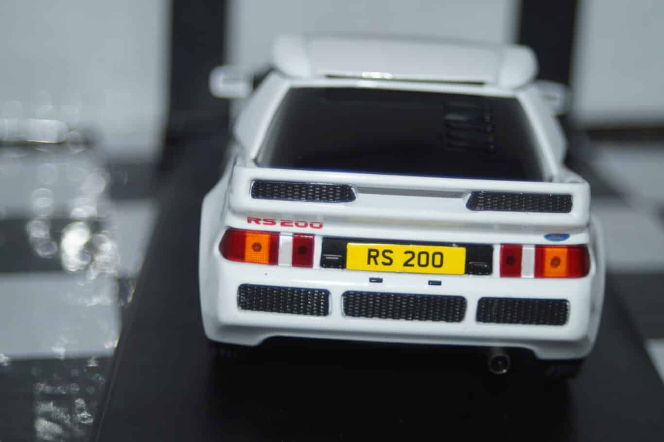 Whitebox ford rs 200 white 1:24 wb124211