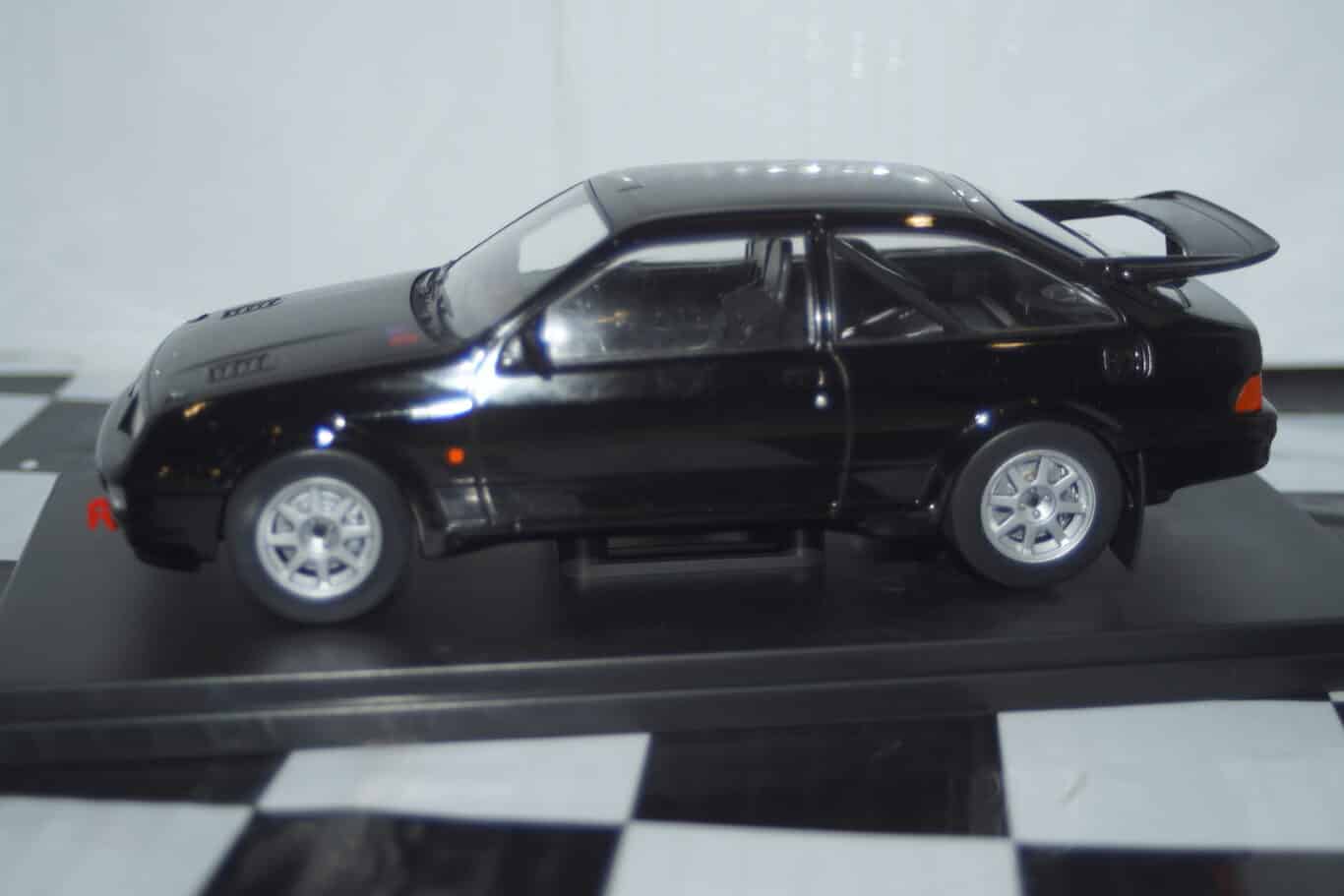 Whitebox ford sierra rs cosworth black 1:24 wb124212