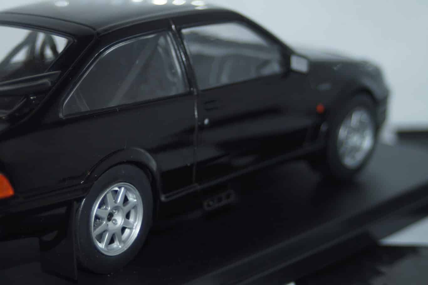 Whitebox ford sierra rs cosworth black 1:24 wb124212