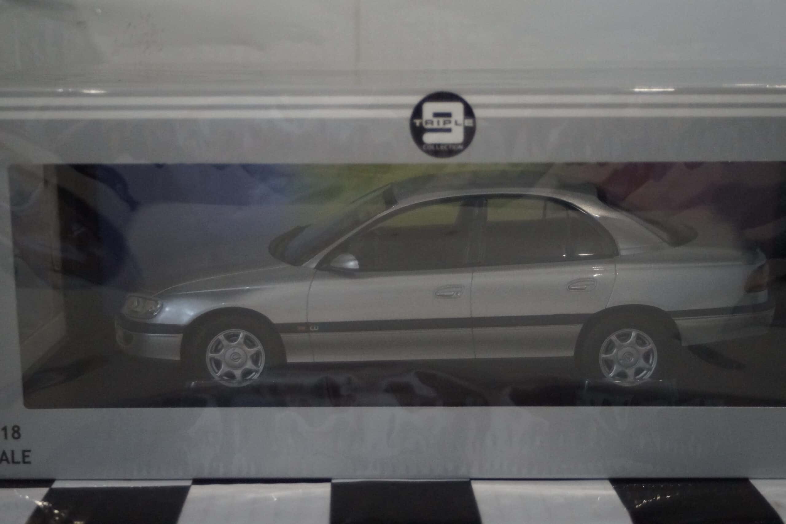 Triple 9 opel omega b roadcar 1996 silver 1:18 t9-1800430