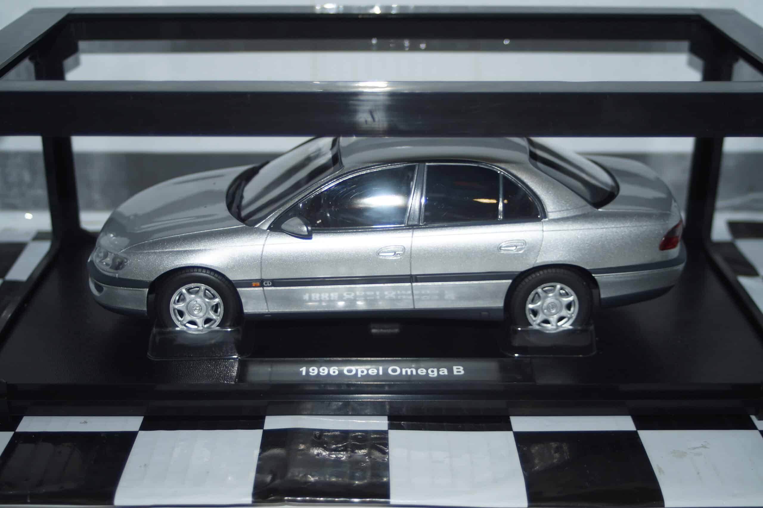 Triple 9 opel omega b roadcar 1996 silver 1:18 t9-1800430