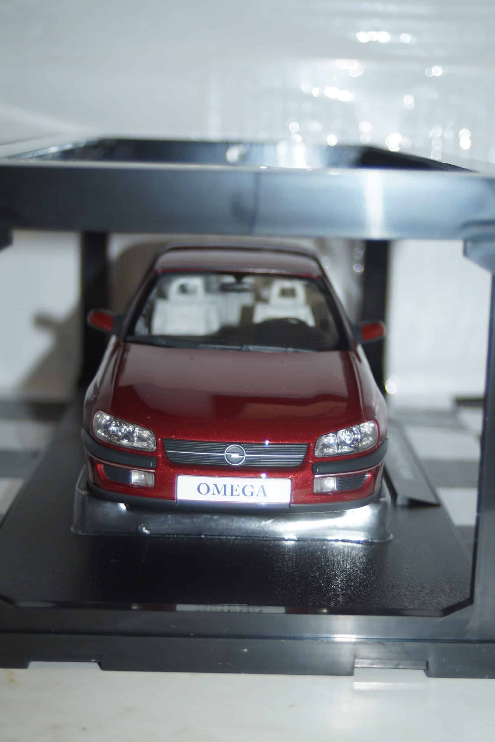 Triple 9 opel omega b roadcar 1996 maroon 1:18 t9-1800432
