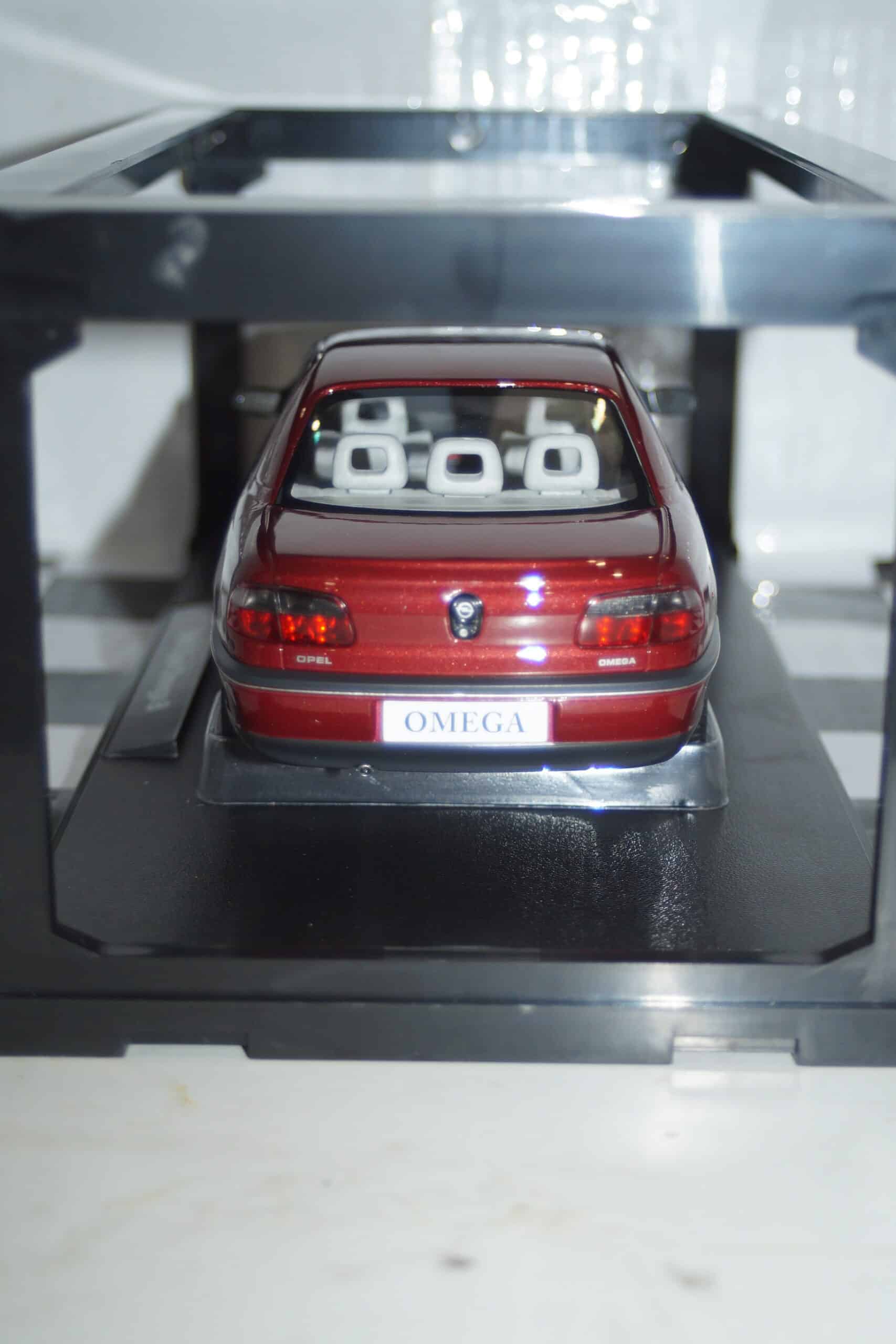 Triple 9 opel omega b roadcar 1996 maroon 1:18 t9-1800432