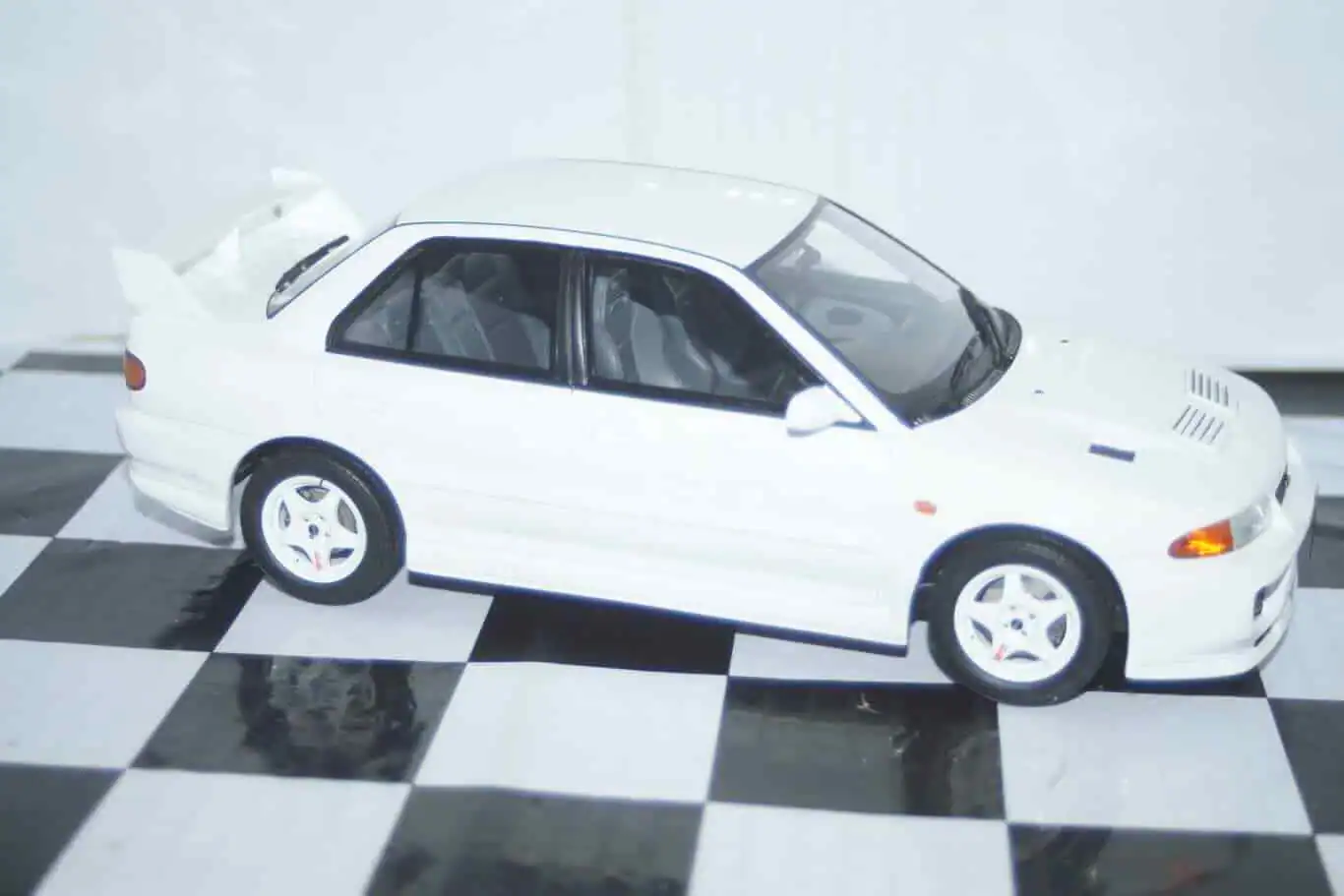 Otto mitsubishi lancer evo 3 white 1:18 resin ot1065
