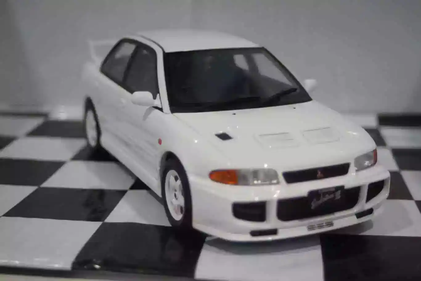 Otto mitsubishi lancer evo 3 white 1:18 resin ot1065