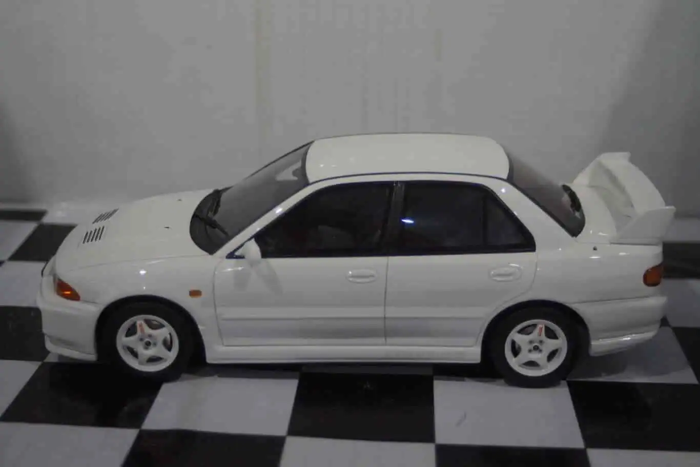 Otto mitsubishi lancer evo 3 white 1:18 resin ot1065