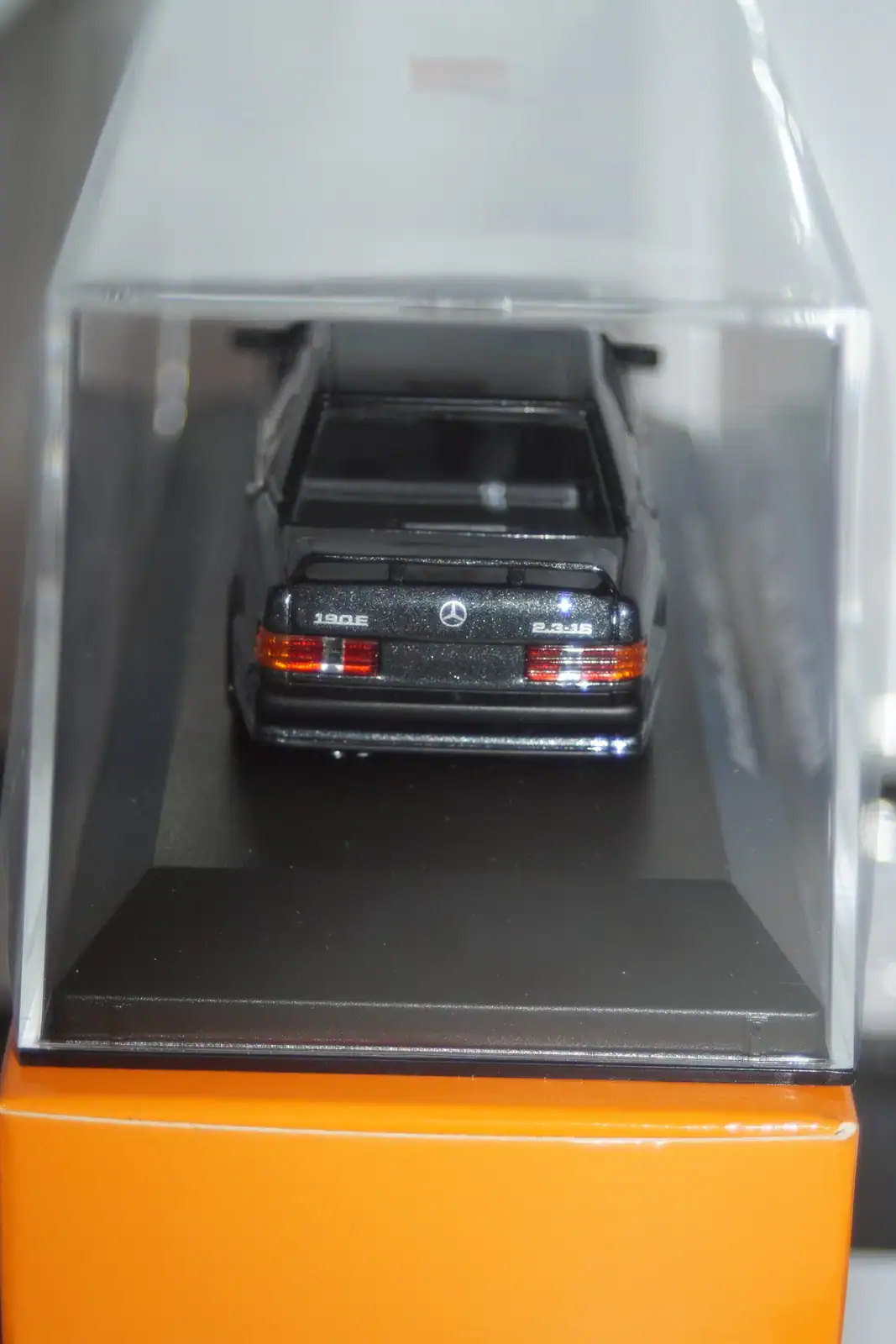Maxichamps mercedes benz 190e 1984 black 1:43 940 035601