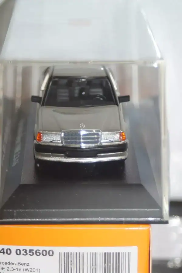 Maxichamps mercedes benz 190e 1984 gold 1:43 940 035600