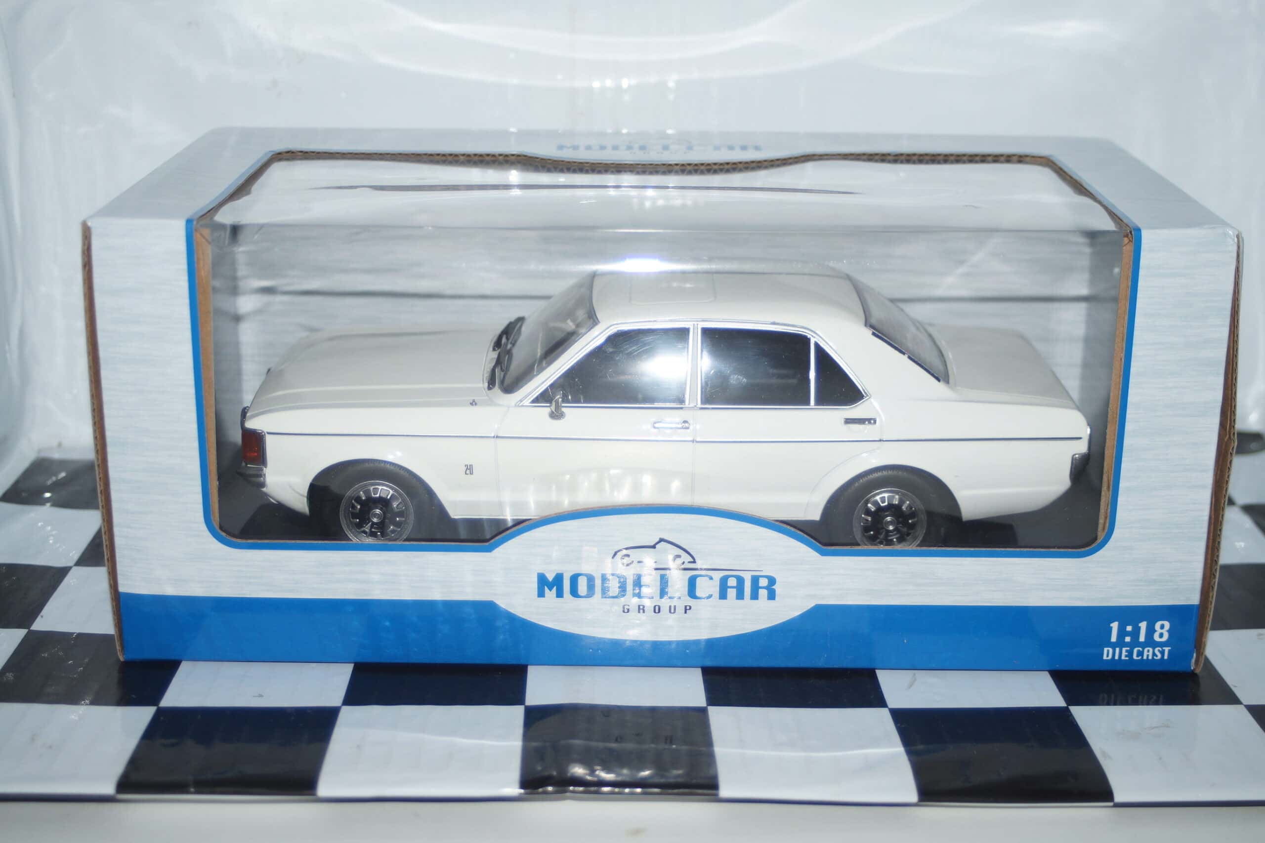 Model car group ford granada mk1 white 1:18 mcg18395