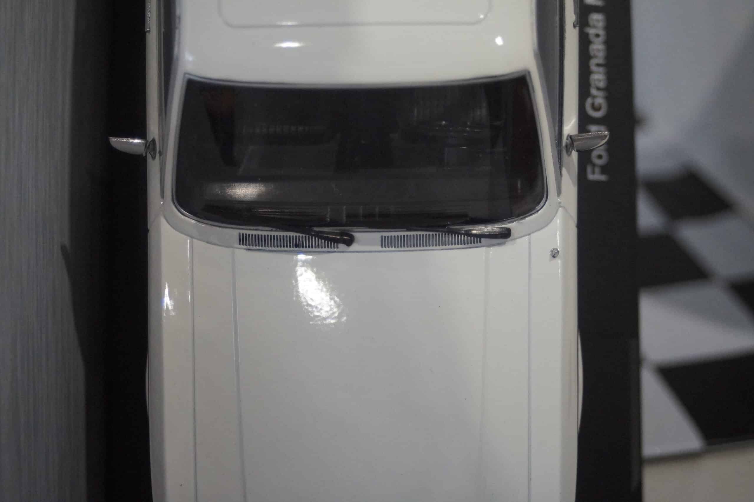 Model car group ford granada mk1 white 1:18 mcg18395