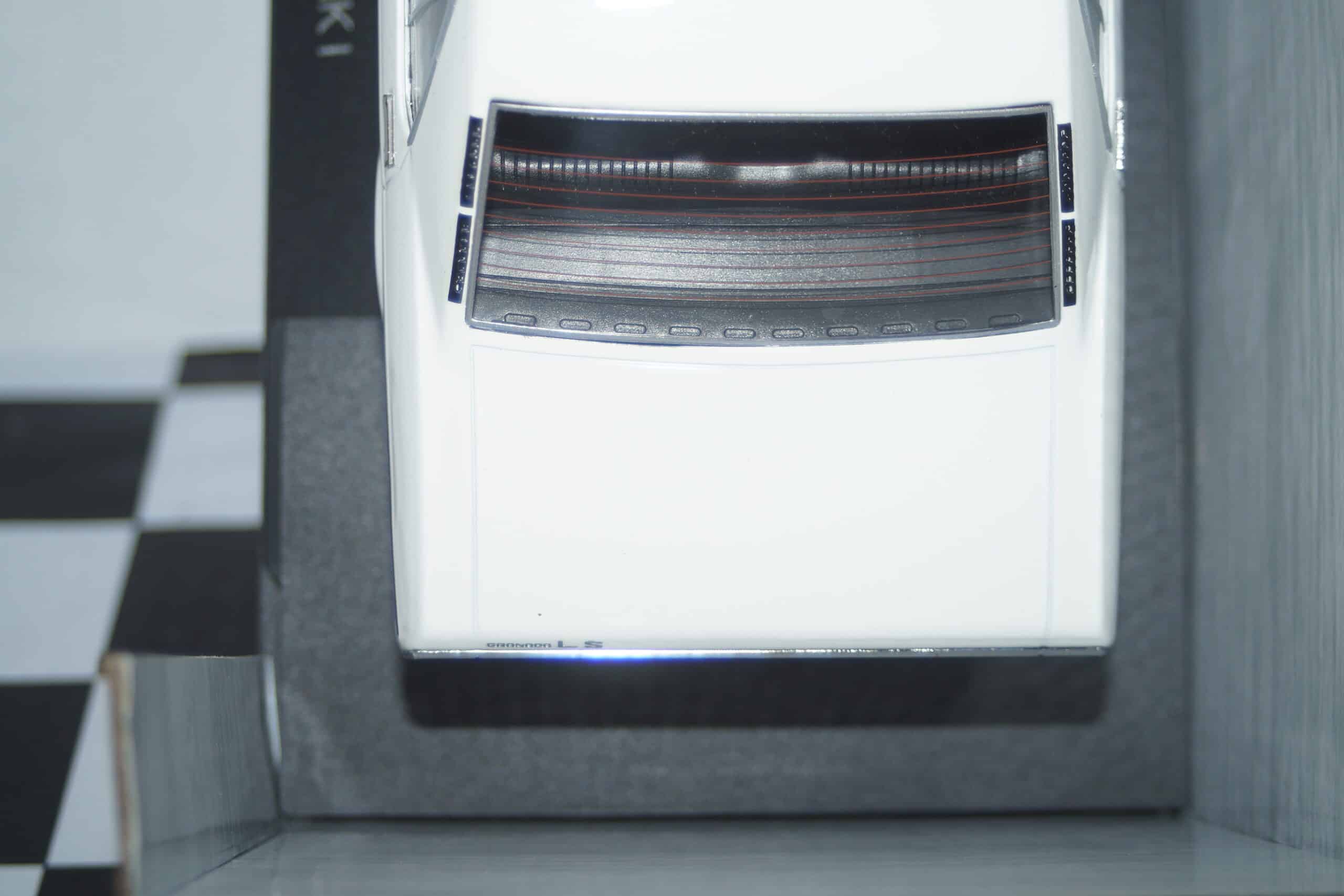 Model car group ford granada mk1 white 1:18 mcg18395