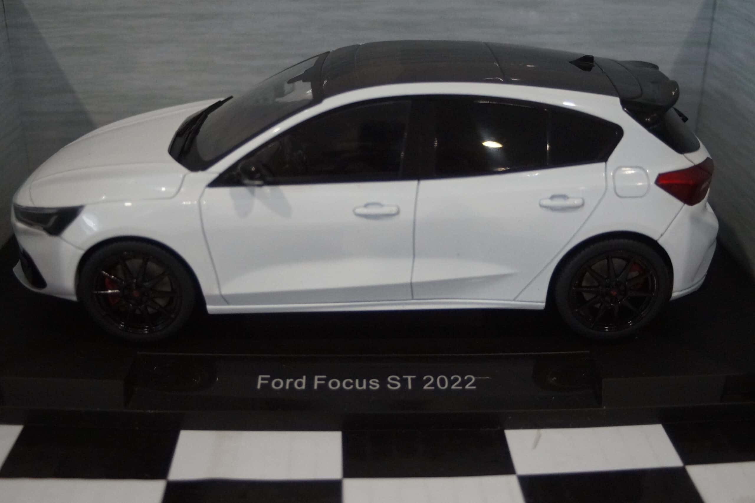 Model car group ford focus st white 1/18th mcg18453