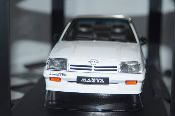 Norev opel manta 400 white 1982  1:18 scale 183302 ltd
