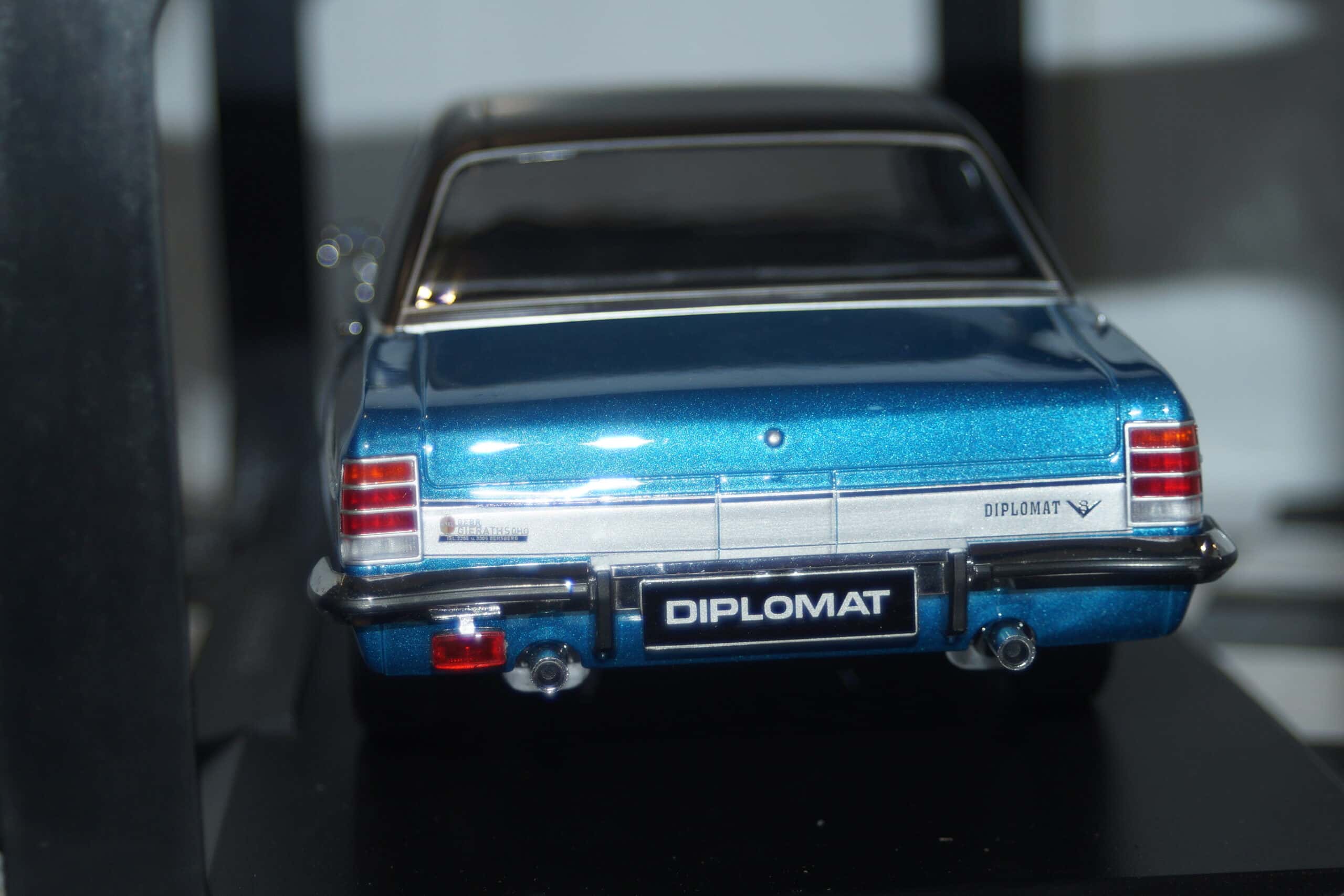 Norev vauxhall opel diplomat v8 1969 blue 1:18 scale 183686